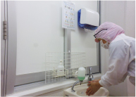 宮古島 マンゴー | 宮古島マンゴー専門工房 ティダファクトリ TidaFactory | 手洗いマニュアルに従い、丁寧に手洗いを行った後、アルコール殺菌を行います。